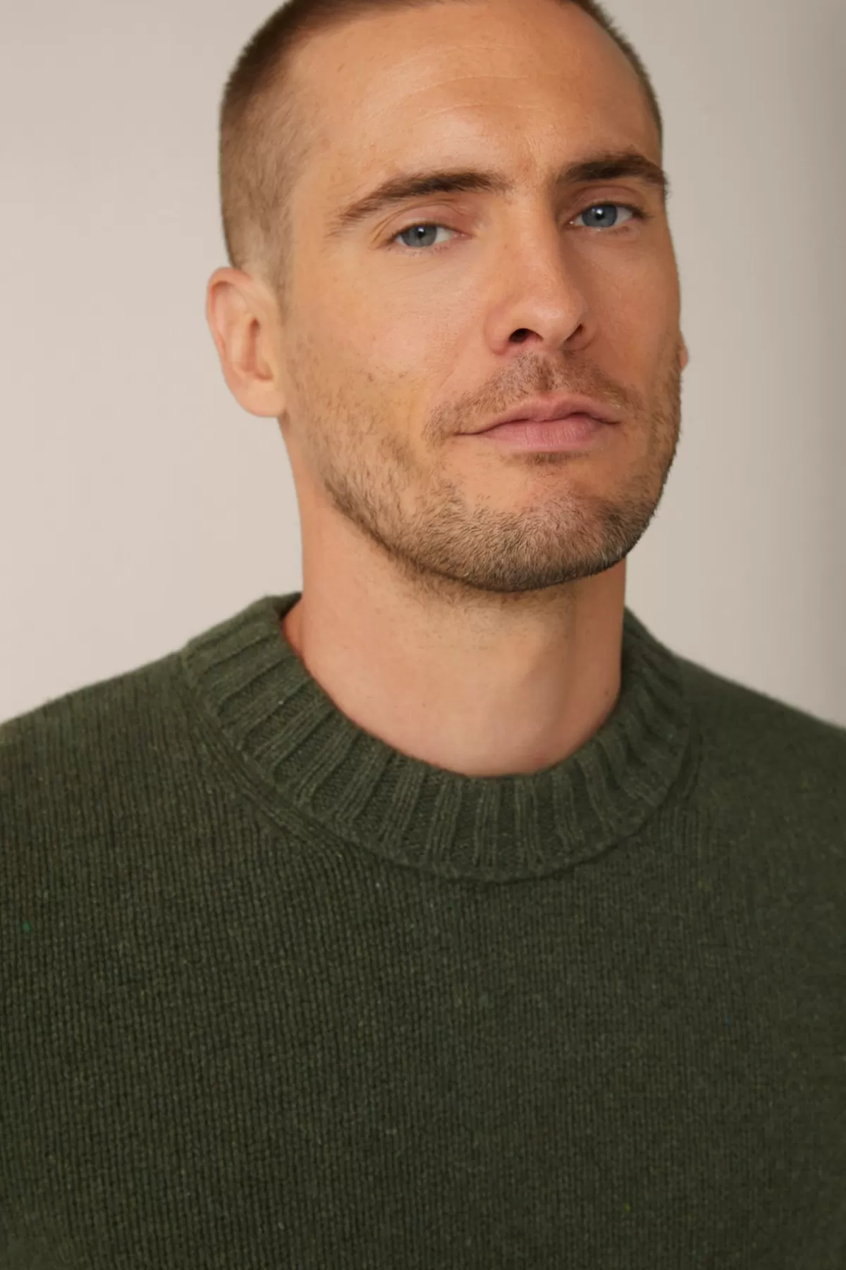 Sale Cashmere-Strick-Rundhals-Pullover Ecosio In Olive Herren 100% Cashmere