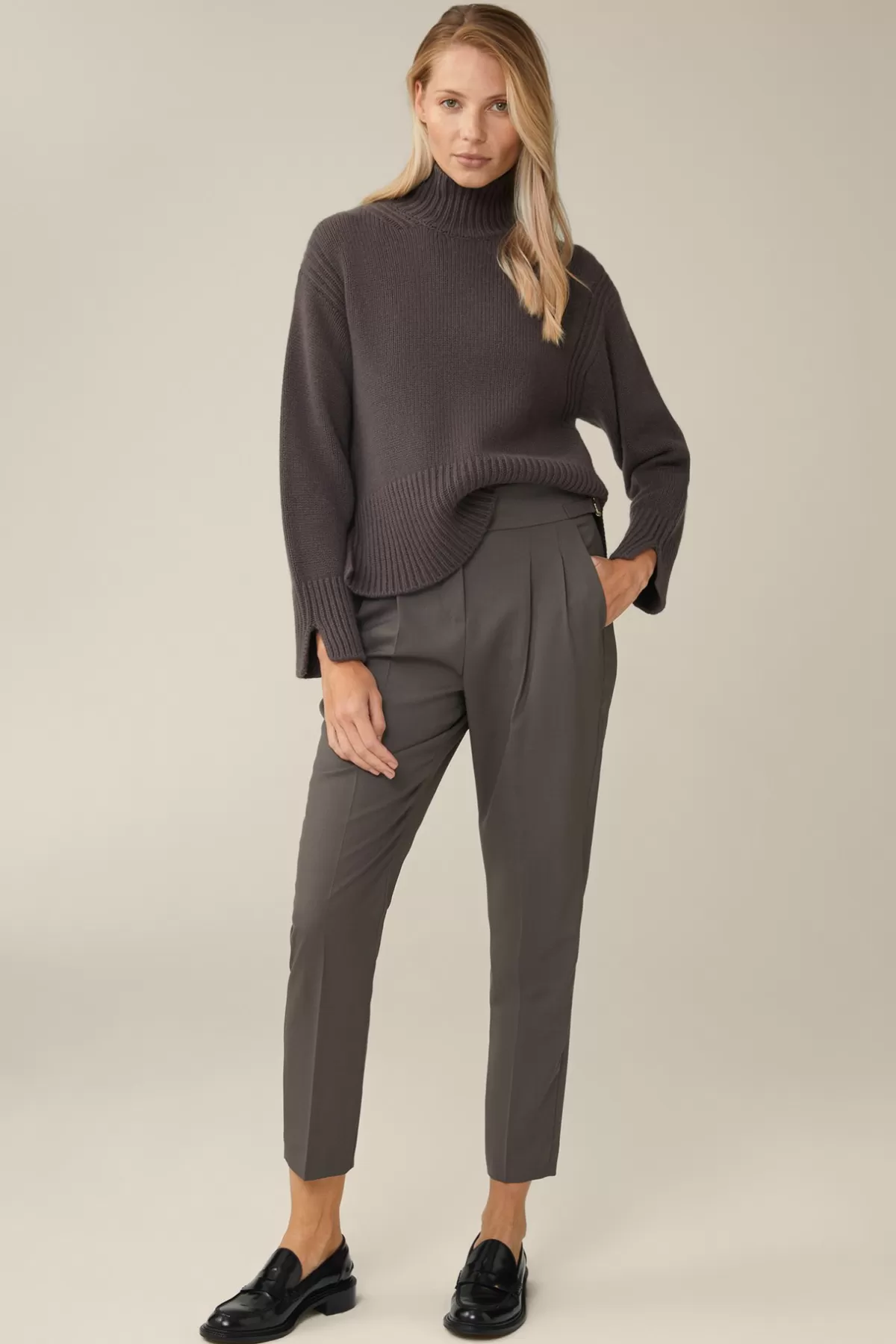 Sale Schurwoll-Bundfalten-Hose In Taupe Damen Hosen & Jeans