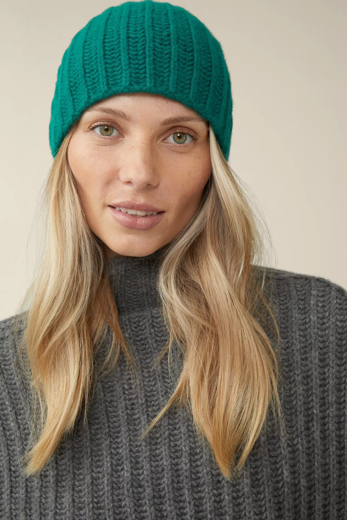 New Schurwoll-Cashmere Mutze In Smaragd Damen Mutzen & Schals