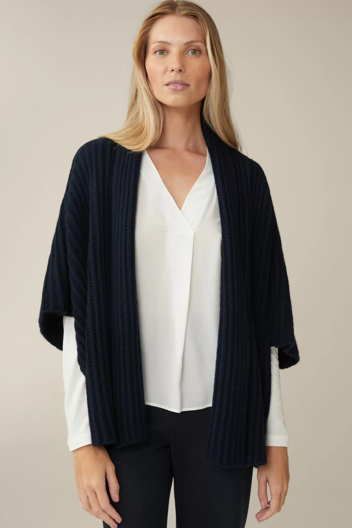 Hot Schurwoll-Cashmeremix-Cape In Damen Mutzen & Schals